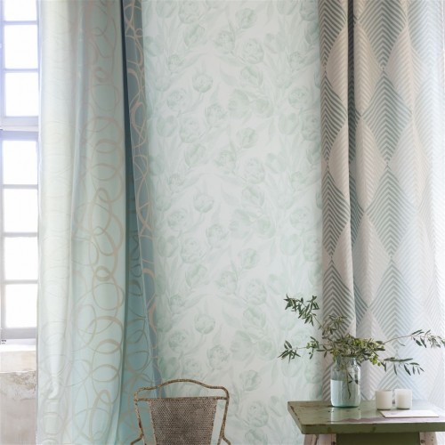 Обои Designers Guild Marquisette Fontainebleau-Pale Celadon PDG685/02 Обои Designers Guild Marquisette Fontainebleau-Pale Celadon PDG685/02