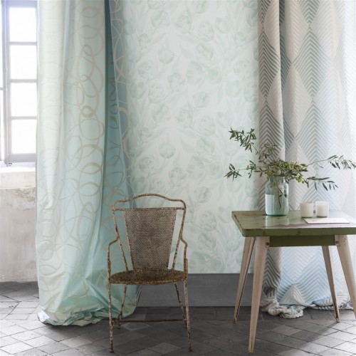 Обои Designers Guild Marquisette Fontainebleau-Pale Celadon PDG685/02 Обои Designers Guild Marquisette Fontainebleau-Pale Celadon PDG685/02
