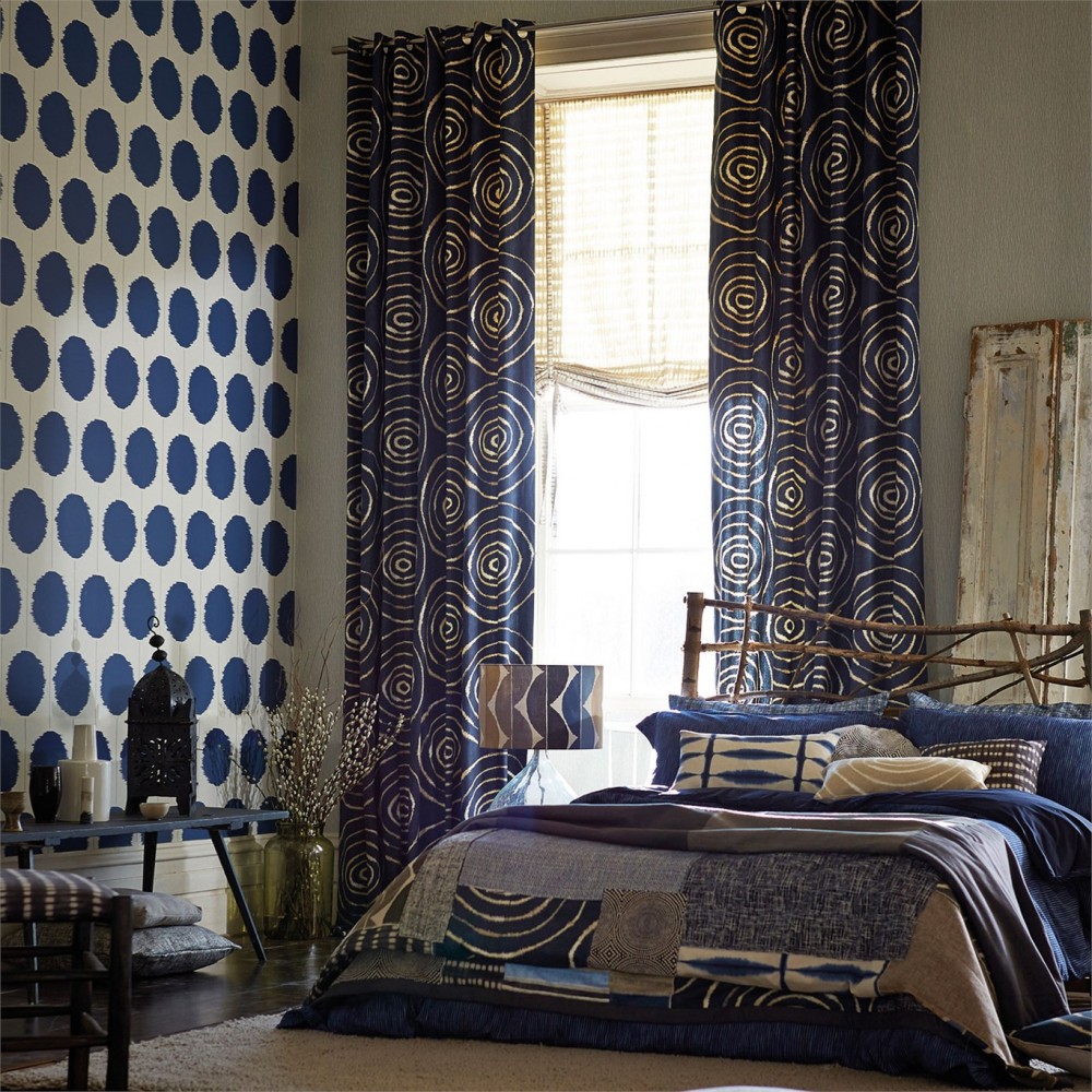 Голубые обои какие шторы подобрать