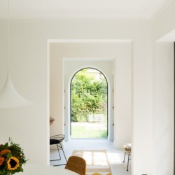 Потолочный плинтус под покраску Orac Decor C991 с подсветкой 2000×110×140