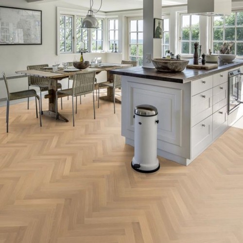 Инженерная доска Kahrs Студио Дуб AB белый матовый Oak AB white matt lacquer HB 111PABEK0VKE050 Calm венгерская елка 490×70×11 Инженерная доска Kahrs Студио Дуб AB белый матовый Oak AB white matt lacquer HB 111PABEK0VKE050 Calm венгерская елка 490×70×11