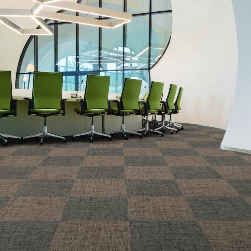 Виниловый пол Design Floors клеевой Matrix Weaves 8853 500х500х5 мм, укладка вместе с плитками Weaves 8952 фото в интерьере