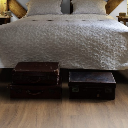 Виниловый пол Kahrs замковый Luxury Tiles Click 5 mm Redwood CLW 172 1210×172×5 фото в интерьере