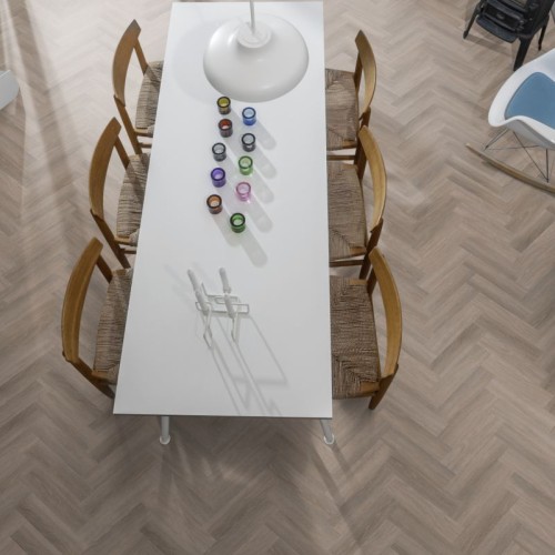 Кварцвиниловый SPC ламинат Kahrs Luxury Tiles Herringbone 5 mm Whinfell RL CHW 120 венгерская елка 720×120×5 Кварцвиниловый SPC ламинат Kahrs Luxury Tiles Herringbone 5 mm Whinfell RL CHW 120 венгерская елка 720×120×5