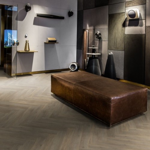 Кварцвиниловый SPC ламинат Kahrs Luxury Tiles Herringbone 5 mm Taiga RL CHW 120 венгерская елка 720×120×5 Кварцвиниловый SPC ламинат Kahrs Luxury Tiles Herringbone 5 mm Taiga RL CHW 120 венгерская елка 720×120×5