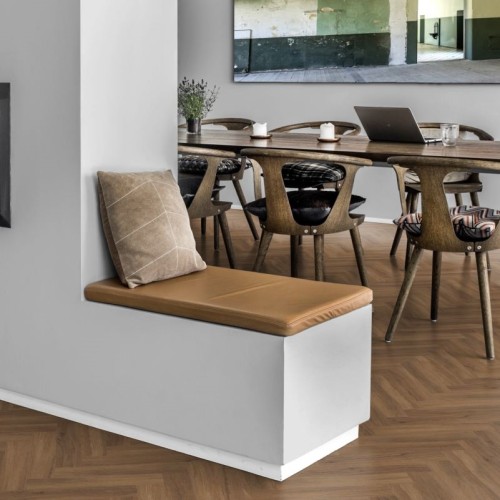 Кварцвиниловый SPC ламинат Kahrs Luxury Tiles Herringbone 5 mm Redwood CHW 120 венгерская елка 720×120×5 Кварцвиниловый SPC ламинат Kahrs Luxury Tiles Herringbone 5 mm Redwood CHW 120 венгерская елка 720×120×5