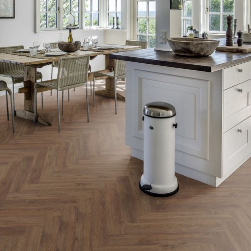 Кварцвиниловый SPC ламинат Kahrs Luxury Tiles Herringbone 5 mm Belluno CHW 120 венгерская елка 720×120×5 Кварцвиниловый SPC ламинат Kahrs Luxury Tiles Herringbone 5 mm Belluno CHW 120 венгерская елка 720×120×5