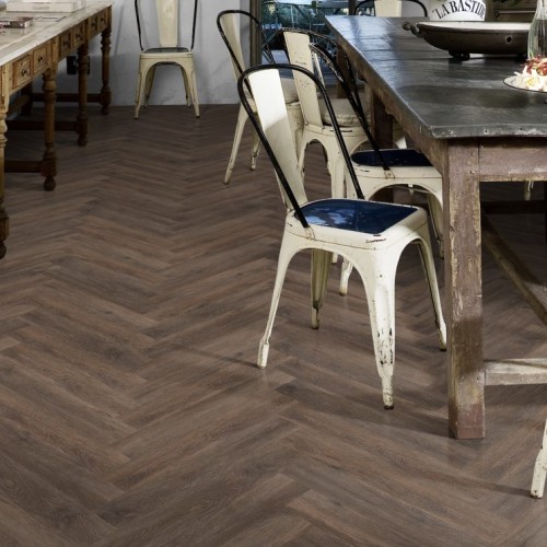 Кварцвиниловый SPC ламинат Kahrs Luxury Tiles Herringbone 5 mm Saxon CHW 120 венгерская елка 720×120×5 Кварцвиниловый SPC ламинат Kahrs Luxury Tiles Herringbone 5 mm Saxon CHW 120 венгерская елка 720×120×5