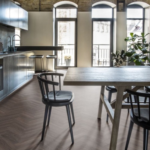 Кварцвиниловый SPC ламинат Kahrs Luxury Tiles Herringbone 5 mm Tongass CHW 120 венгерская елка 720×120×5 Кварцвиниловый SPC ламинат Kahrs Luxury Tiles Herringbone 5 mm Tongass CHW 120 венгерская елка 720×120×5