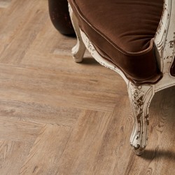 Кварцвиниловый SPC ламинат Vinilam Parquet Herringbone Паркет Северный IS11133 венгерская елка 720×120×6,5