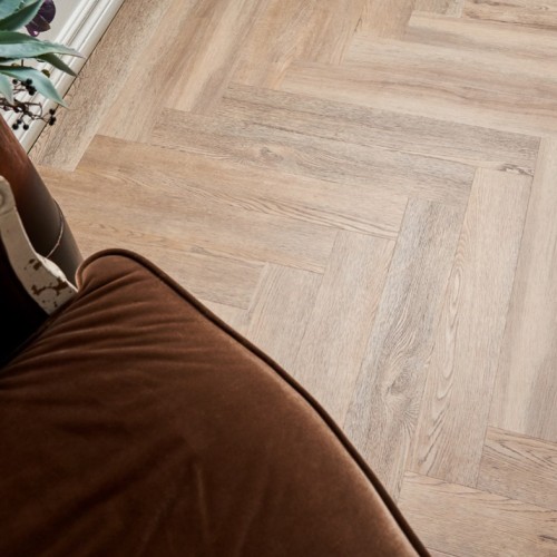 Кварцвиниловый SPC ламинат Vinilam Parquet Herringbone Паркет Северный IS11133 венгерская елка 720×120×6,5