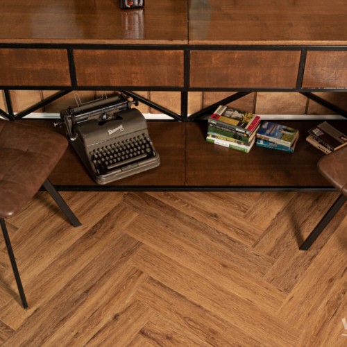 Кварцвиниловый SPC ламинат Vinilam Parquet Herringbone Паркет Де Вилль IS11210 венгерская елка 720×120×6,5