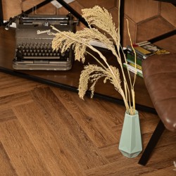 Кварцвиниловый SPC ламинат Vinilam Parquet Herringbone Паркет Де Вилль IS11210 венгерская елка 720×120×6,5
