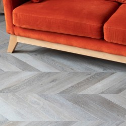Кварцвиниловый SPC ламинат Vinilam Parquet Chevron Шеврон Легран RI444515CL4 французская елка 1293×305×8,5