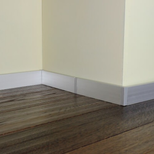 Плинтус алюминиевый Modern Decor C-40 серебро матовое 2950×40×10 Плинтус алюминиевый Modern Decor C-40 серебро матовое 2950×40×10