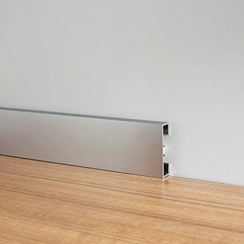 Плинтус алюминиевый Modern Decor анодированный C-60 серебро матовое прямой 2950×60×10 фото в интерьере