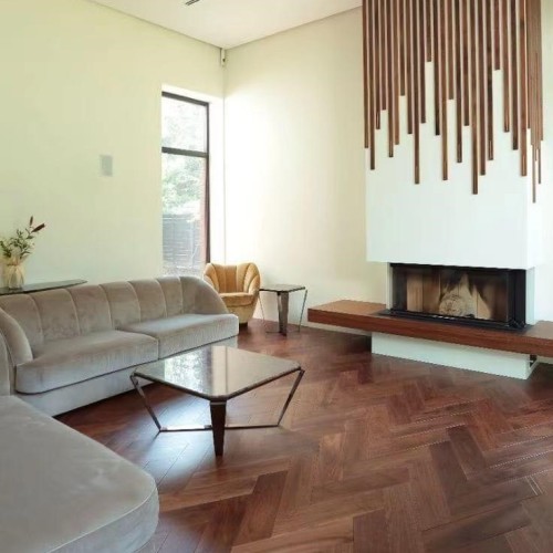 Инженерная доска HM Flooring Орех американский Diamond селект итальянская елка 550×150×14 Инженерная доска HM Flooring Орех американский Diamond селект итальянская елка 550×150×14