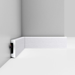 Плинтус Decomaster Дуб белый D234-70 2400×58×16