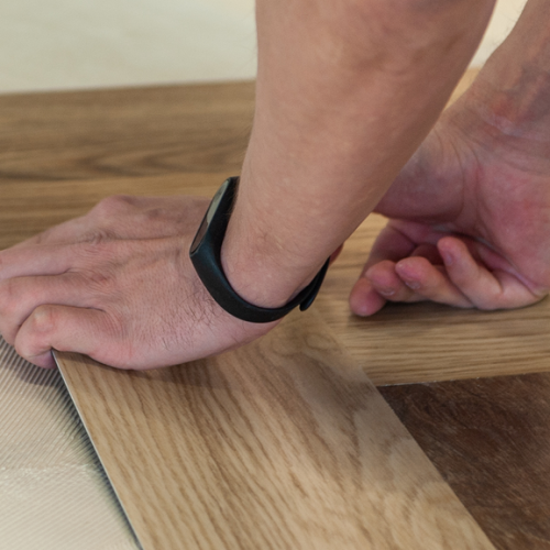 Укладка елочкой кварцвиниловой плитки на клей Укладка елочкой кварцвиниловой плитки на клей