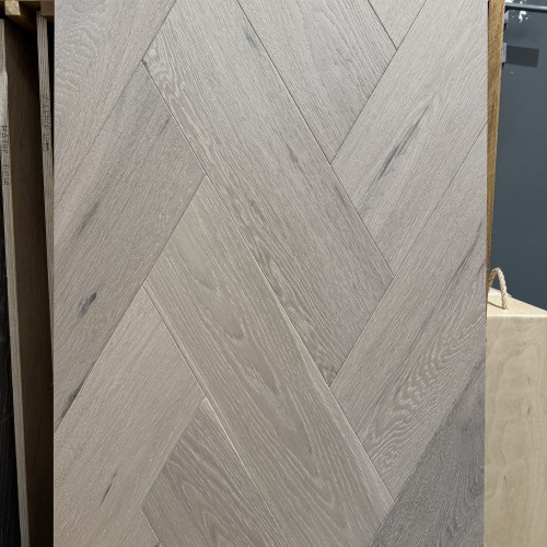 Инженерная доска HM Flooring Дуб Diamond Ginestra прайм итальянская елка 530×150×14 Инженерная доска HM Flooring Дуб Diamond Ginestra прайм итальянская елка 530×150×14