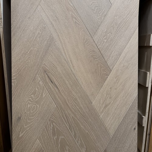 Инженерная доска HM Flooring Дуб Diamond Sugar прайм итальянская елка 530×150×14 Инженерная доска HM Flooring Дуб Diamond Sugar прайм итальянская елка 530×150×14