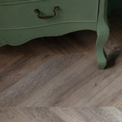 Кварцвиниловая плитка Vinilam клеевая Parquet Chevron Glue Шеврон Шампань RI153616CL4 французская елка 690×115×2,5