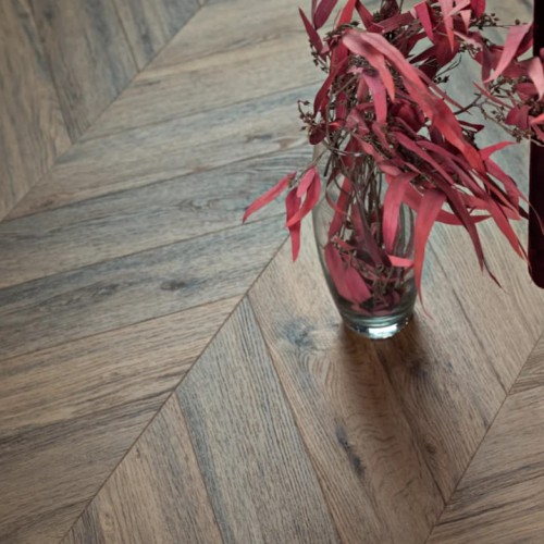 Кварцвиниловая плитка Vinilam клеевая Parquet Chevron Glue Шеврон Лувр I107516 французская елка 690×115×2,5