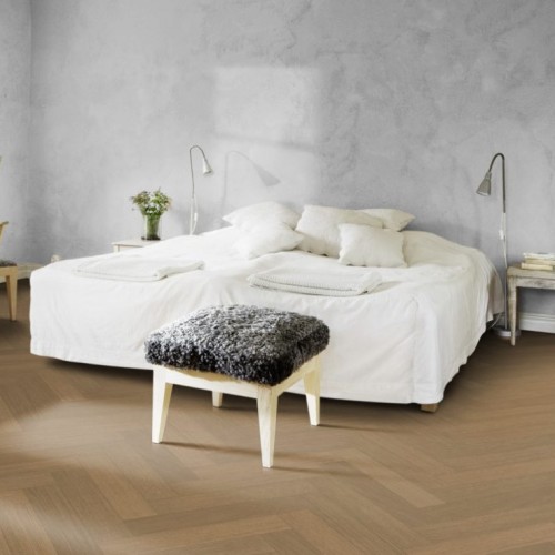 Паркетная доска Kahrs Life Authentic Herringbone Oak Sage Right LTCLRW5004R-121 Calm венгерская елка 593×121×10