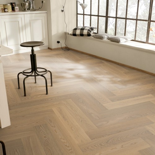 Паркетная доска Meister PS 500 Residence Дуб гармония Простой лак 8817 елка 710×142×13 Паркетная доска Meister PS 500 Residence Дуб гармония Простой лак 8817 елка 710×142×13