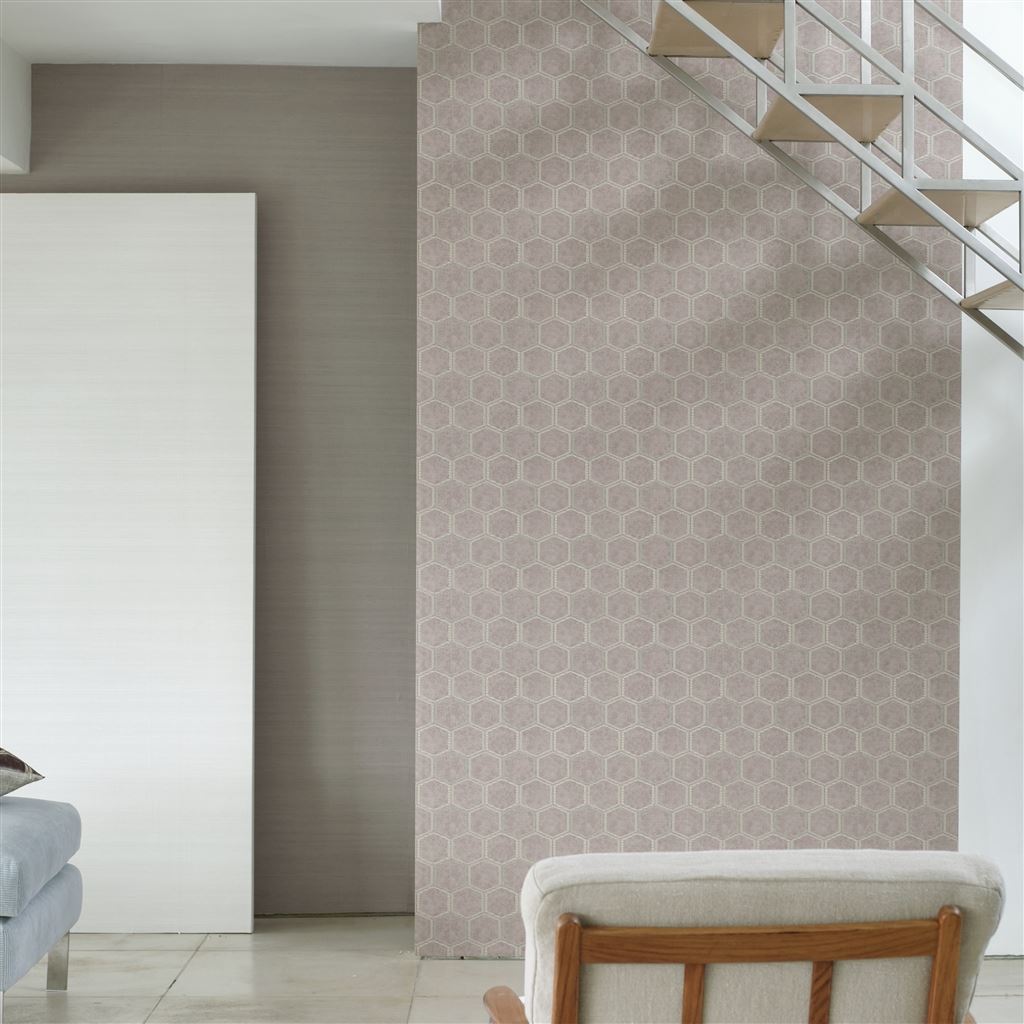 Обои Designers Guild Chinon Manipur Amethyst PDG1121/02 фото в интерьере