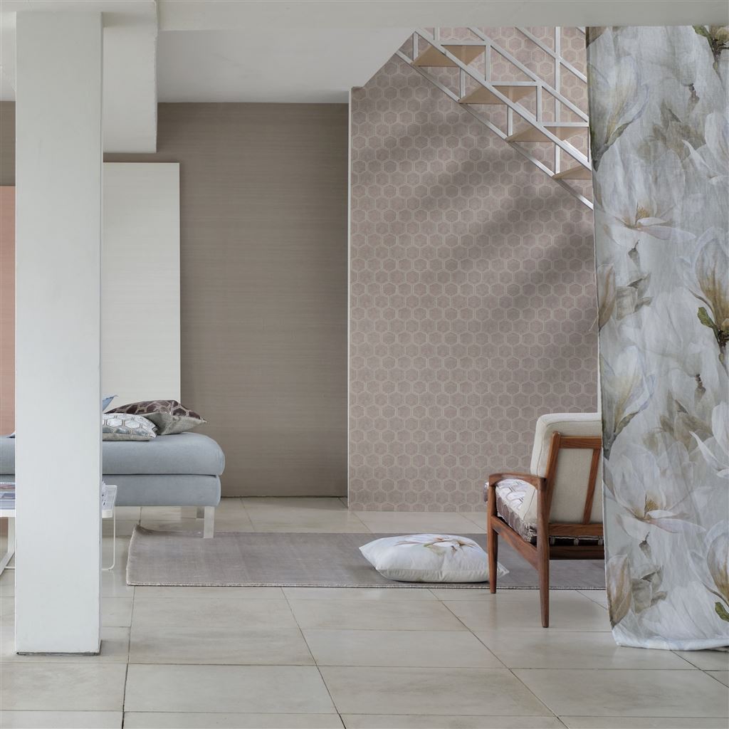 Обои Designers Guild Chinon Manipur Amethyst PDG1121/02 фото в интерьере