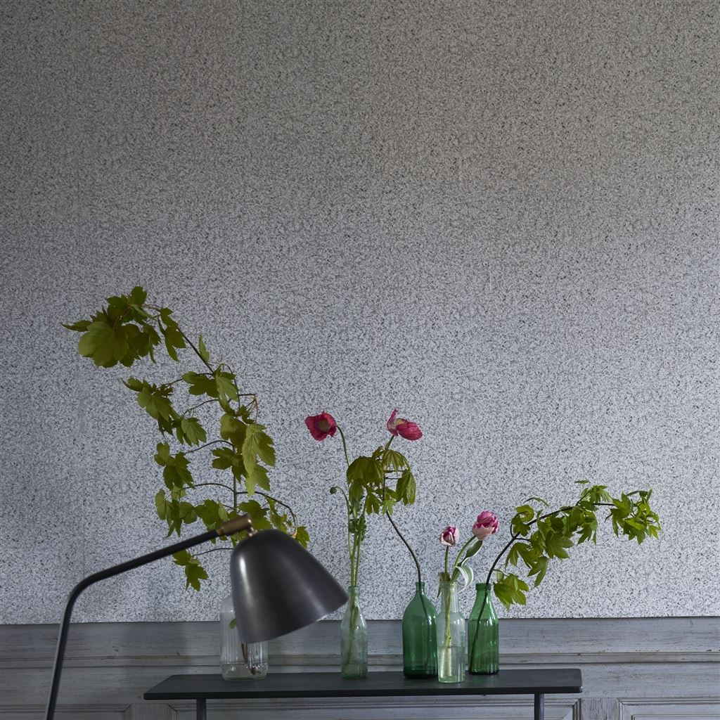 Обои Designers Guild Tulipa Stellata Pavonazzo Pewter PDG1031/04 фото в интерьере Обои Designers Guild Tulipa Stellata Pavonazzo Pewter PDG1031/04 фото в интерьере
