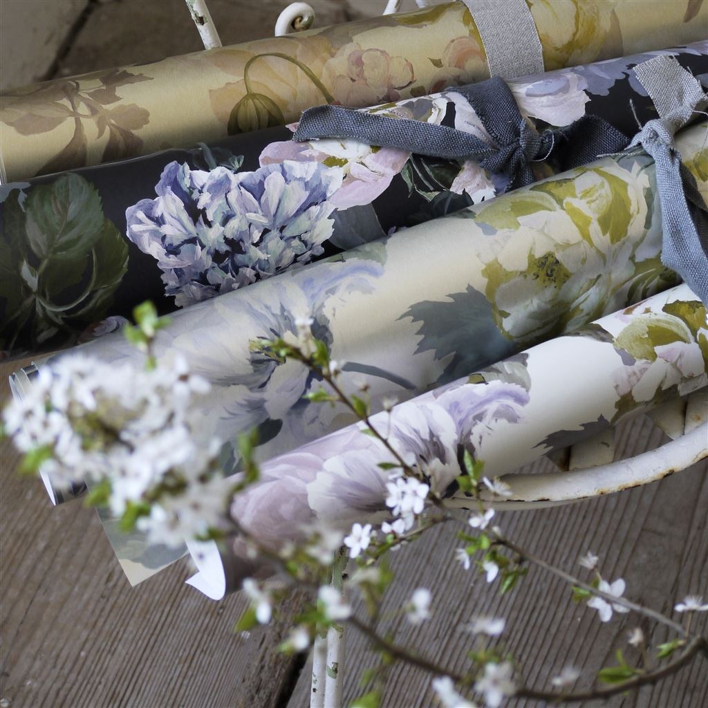 Обои Designers Guild Tulipa Stellata Delft Flower Charcoal PDG1033/01 Обои Designers Guild Tulipa Stellata Delft Flower Charcoal PDG1033/01