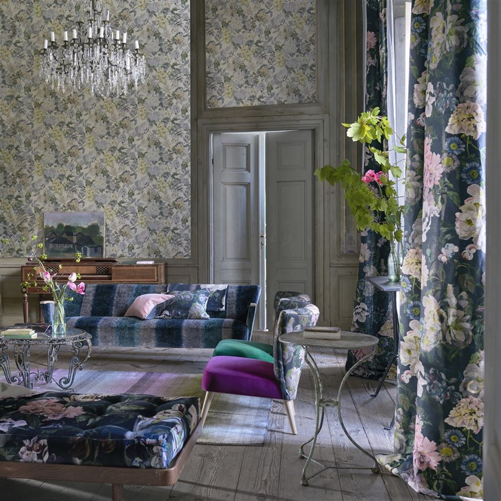 Обои Designers Guild Tulipa Stellata Delft Flower Pewter PDG1033/05 Обои Designers Guild Tulipa Stellata Delft Flower Pewter PDG1033/05