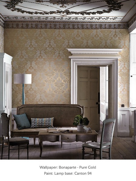 Обои Little Greene Revolution Papers Bonaparte − Pure Gold 0284BPPUREG фото в интерьере Обои Little Greene Revolution Papers Bonaparte − Pure Gold 0284BPPUREG фото в интерьере