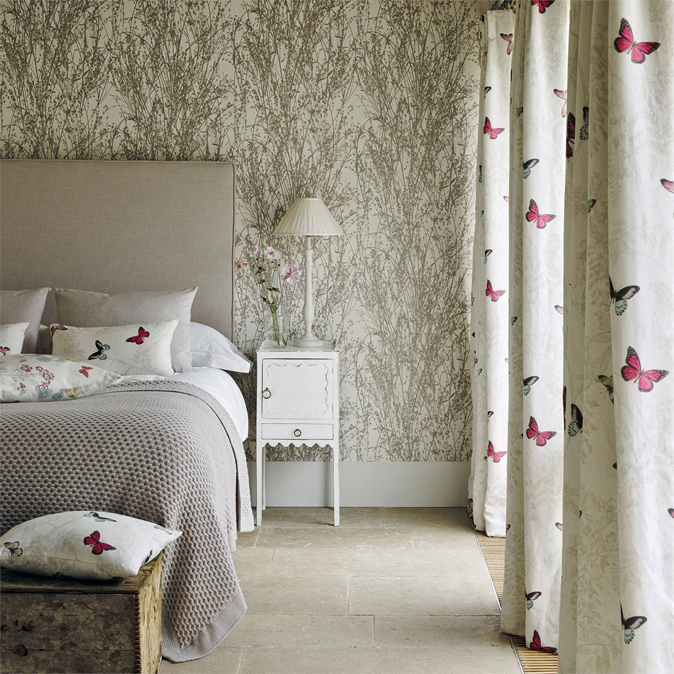 Обои Sanderson Woodland Walk Meadow Canvas 215695 фото в интерьере