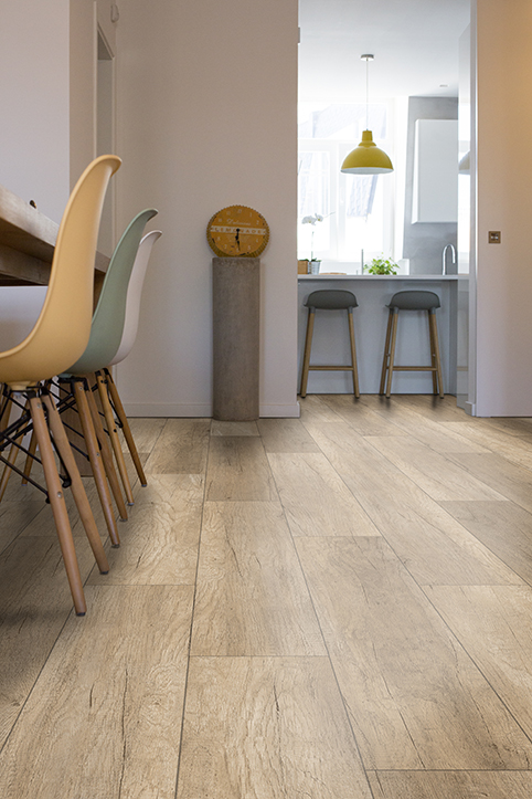 Пробковый пол замковый CorkArt Design concept Enzo DW 4006 DNN B 1200×210×10,5 фото в интерьере