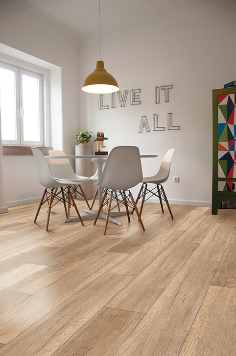 Пробковый пол замковый CorkArt Design concept Enzo DW 4006 DNN B 1200×210×10,5 фото в интерьере