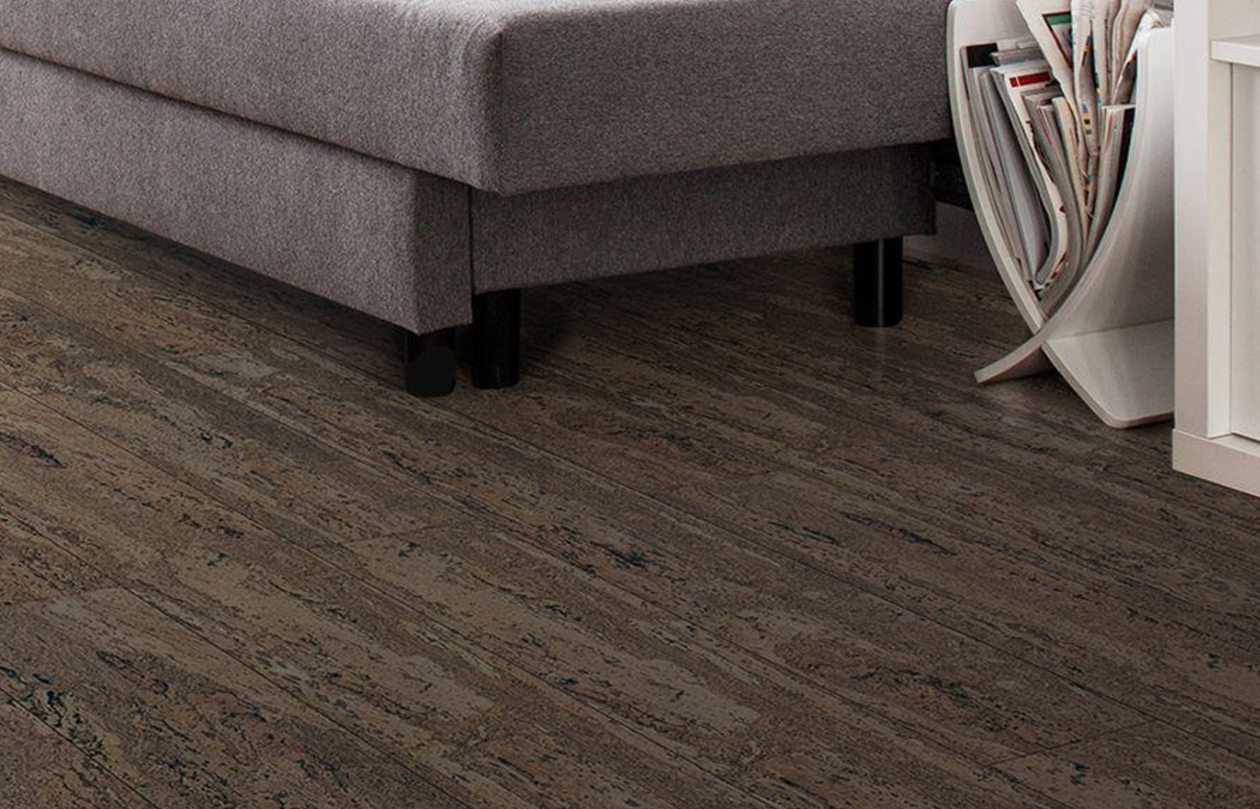 Пробковый пол клеевой Corkstyle CorkPro Comprido Brown 915×200×6 фото в интерьере