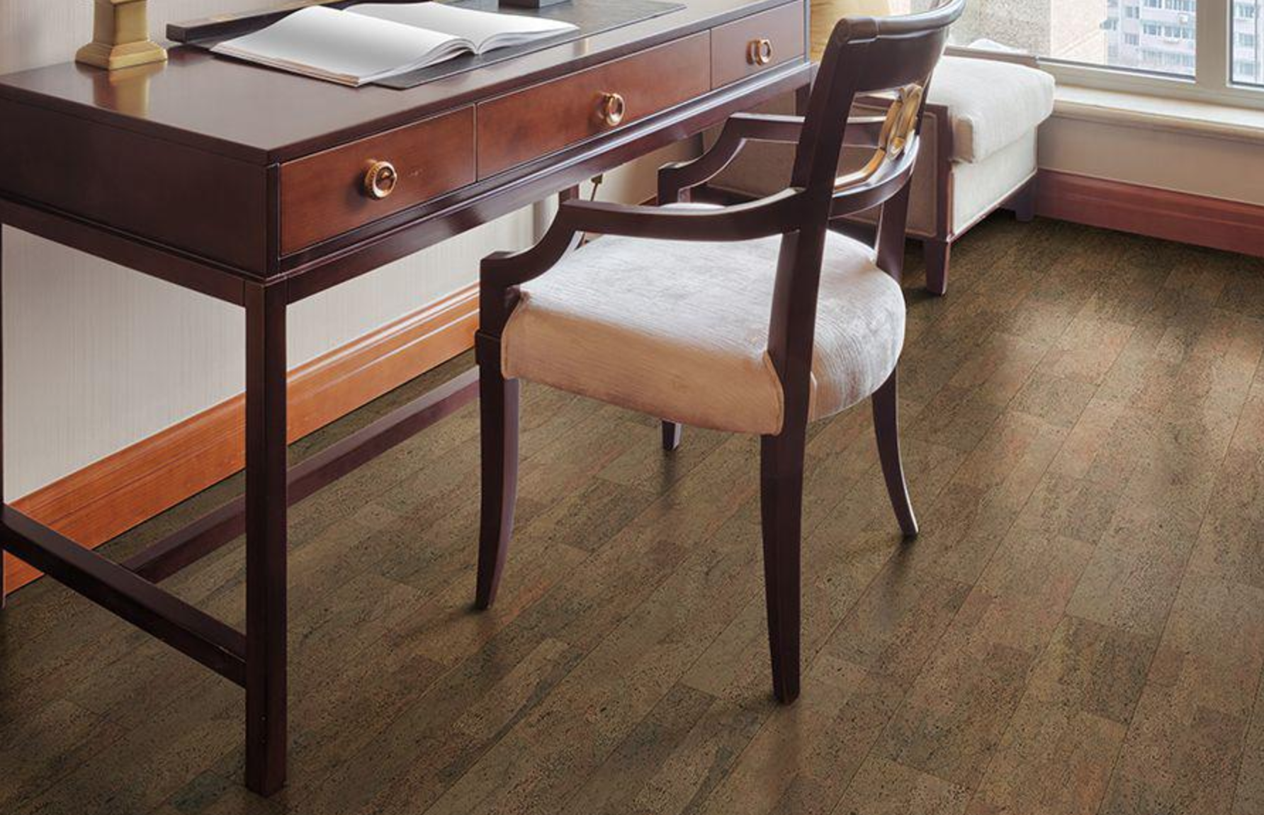 Пробковый пол клеевой Corkstyle CorkPro Fantasie Brown 915×200×6 фото в интерьере