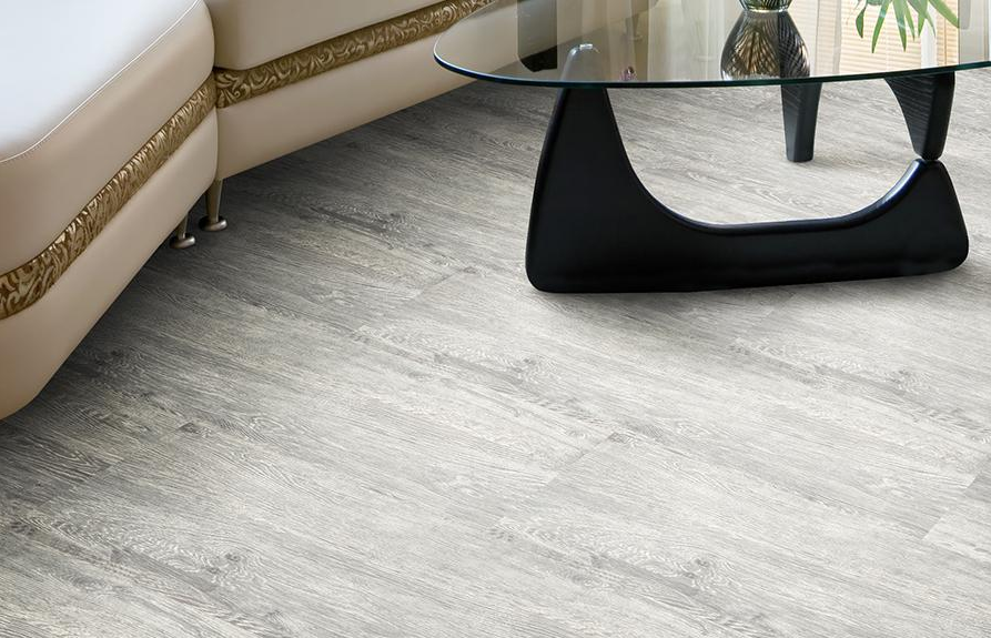 Пробковый пол клеевой Corkstyle Wood Oak Castle white 915×305×6 фото в интерьере