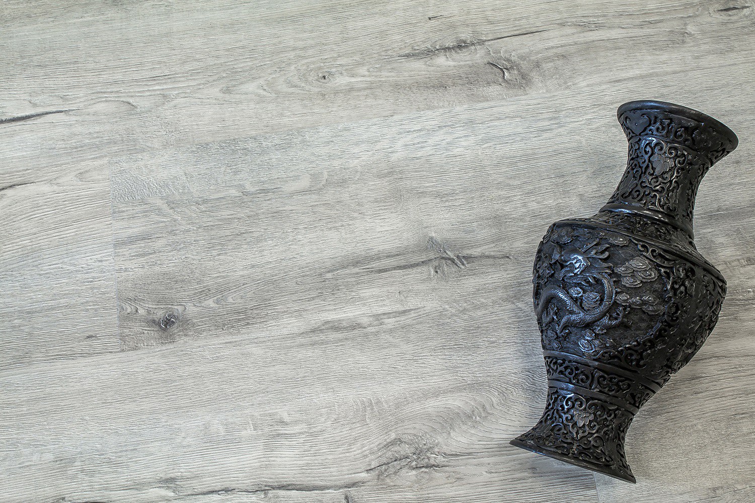 Кварцвиниловая плитка FineFloor клеевая Rich Дуб Корфу FF-2070 1320×196×2,5 фото в интерьере Кварцвиниловая плитка FineFloor клеевая Rich Дуб Корфу FF-2070 1320×196×2,5 фото в интерьере