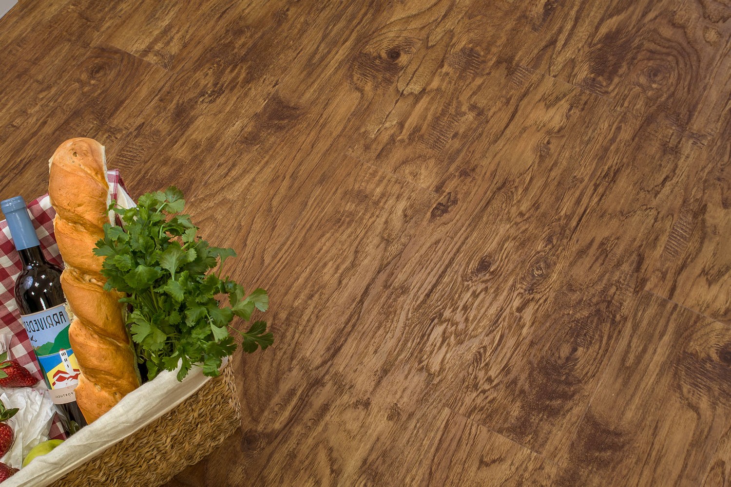 Кварцвиниловая плитка FineFloor клеевая Rich Пекан Барроу FF-2067 1320×196×2,5 фото в интерьере Кварцвиниловая плитка FineFloor клеевая Rich Пекан Барроу FF-2067 1320×196×2,5 фото в интерьере