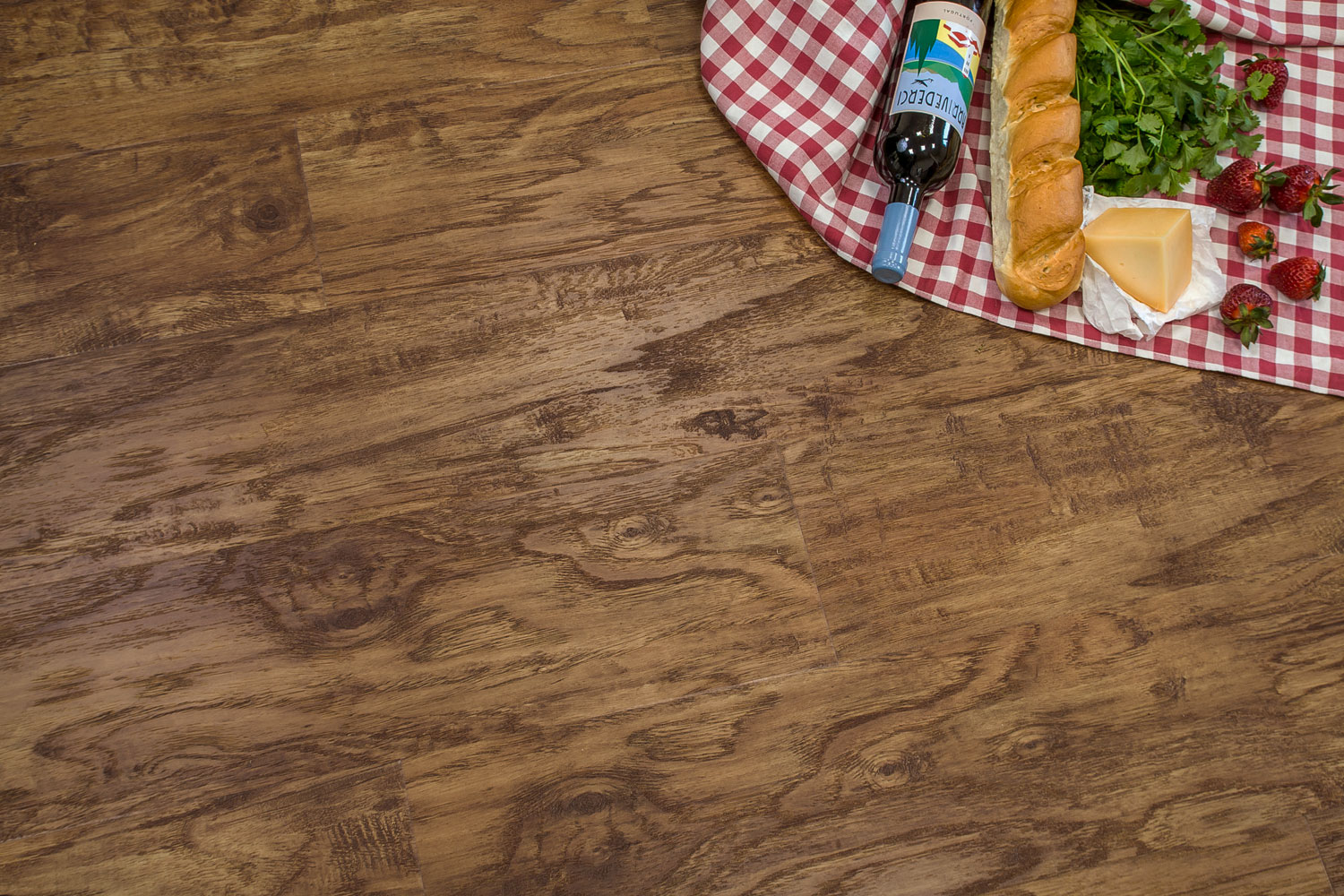 Кварцвиниловая плитка FineFloor клеевая Rich Пекан Барроу FF-2067 1320×196×2,5 фото в интерьере Кварцвиниловая плитка FineFloor клеевая Rich Пекан Барроу FF-2067 1320×196×2,5 фото в интерьере