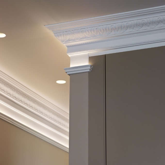 Потолочный плинтус под покраску Orac Decor Luxxus C219 2000×130×176 фото в интерьере