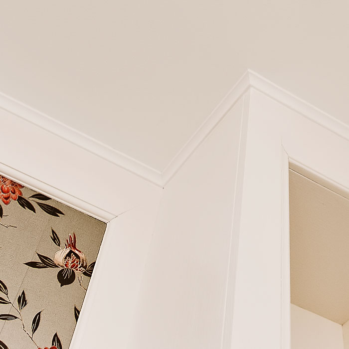 Потолочный плинтус под покраску Orac Decor Luxxus C250 2000×16×16 фото в интерьере