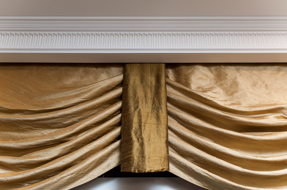Потолочный плинтус под покраску Orac Decor Luxxus C304 2000×72×122 фото в интерьере
