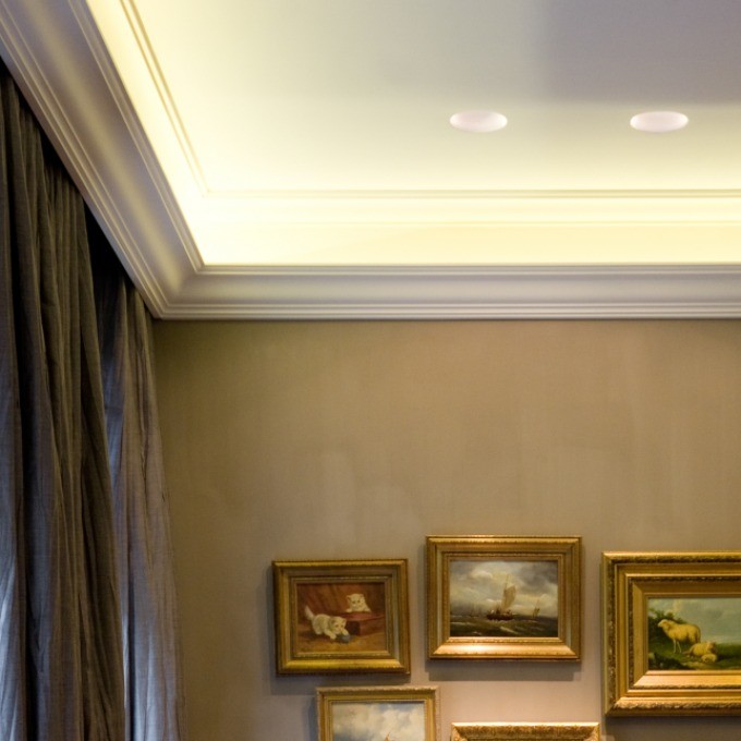 Потолочный плинтус под покраску Orac Decor Select C333 2000×111×122 фото в интерьере