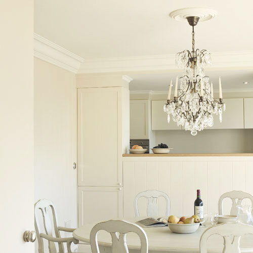 Потолочный плинтус под покраску Orac Decor Luxxus C334 2000×196×150 фото в интерьере