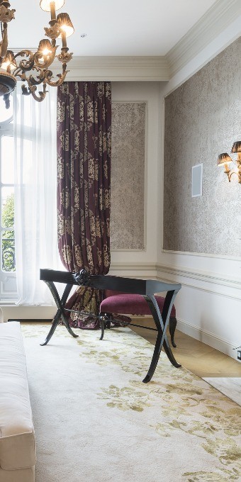 Потолочный плинтус под покраску Orac Decor Luxxus C340 2000×256×135 фото в интерьере